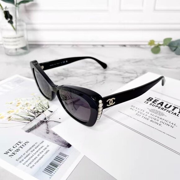Chanel Pearl - Decorated Sunglasses - Picture 1 of 6